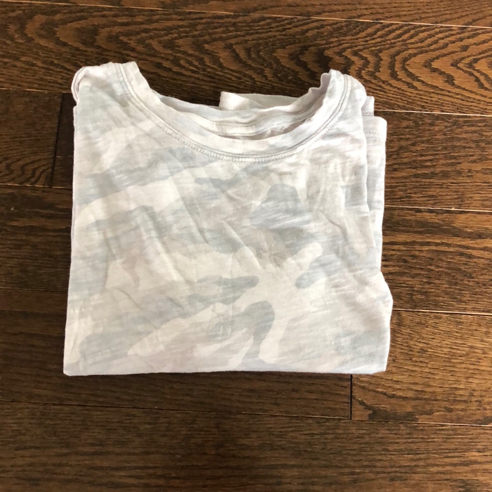 Old Navy Women’s Crop T- EUC